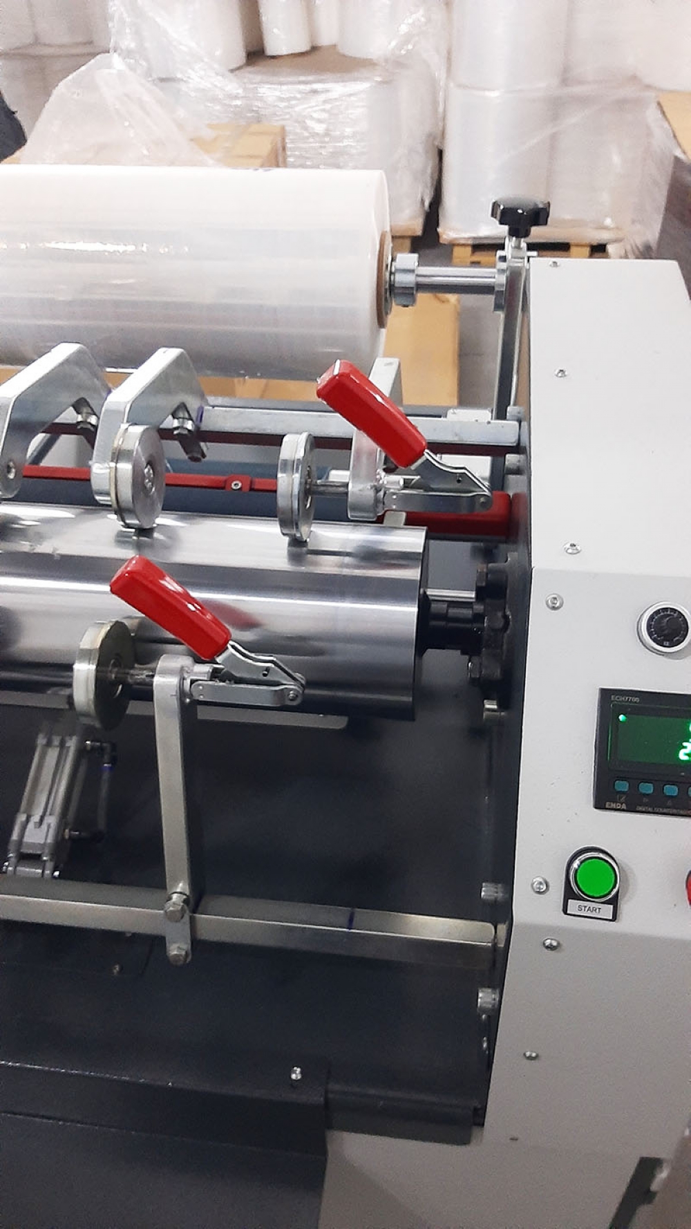 Semi-Automatic Slicing Stretch Wrapping Machine